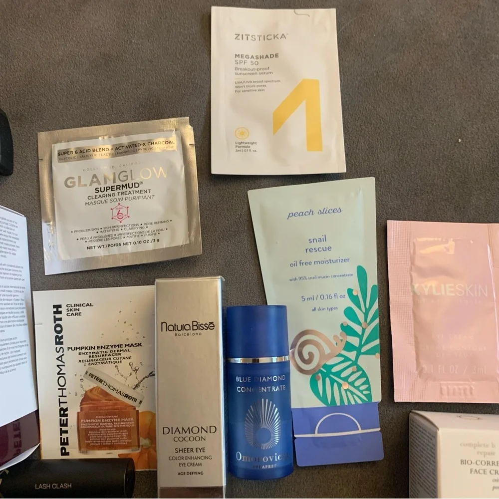 Beauty bundle minis/samples - YSL, hourglass and more - Picture 3 of 6